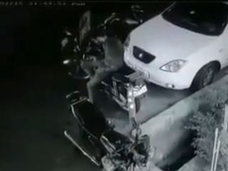 گوشی قاپی توسط راکب زن در کسری از ثانیه