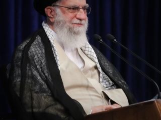 حمایت علی خامنه ای از آملی لاریجانی :مبارزه با فساد از دوره صادق لاریجانی شروع شد