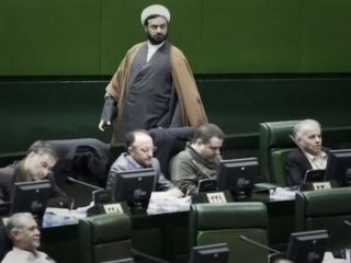 طعنه سایت عصر ایران به حقوق نمایندگان :مجلس انقلابی با حقوق و ودیعه مسکن غیرانقلابی!