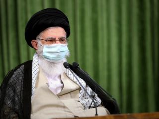 مخالفت تلویحی خامنه ای با استیضاح حسن روحانی