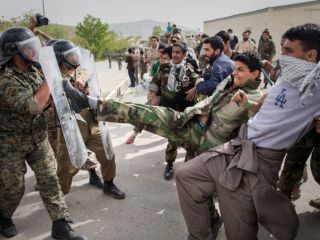 صدور شتابزده احکام اعدام و برگزاری رزمایش ضدشورش؛ جمهوری اسلامی همچنان به مردم چنگ و دندان نشان می‌دهد!