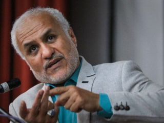 محمد مهاجری، فعال سیاسی اصولگرا: حسن عباسی نقش کمدین را قبول کرده است