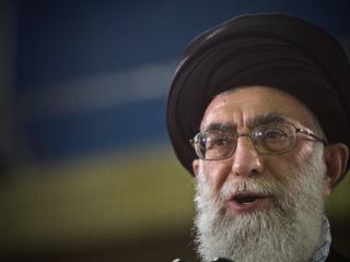 خامنه‌ای به دمکرات‌ها اعتماد ندارد