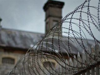 مرد زندانی به جرم قتل پای میز محاکمه رفت