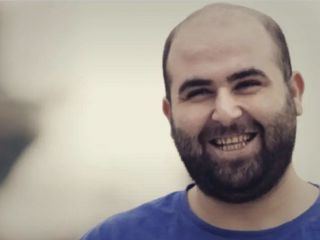 خبرنگار ایرانی در پاسخ به قاضی که «خبر خوب» می‌خواهد گفت «اما وضعیت بد است»