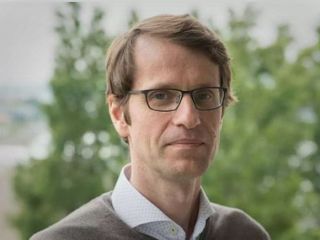 دانشمند مجارستانی برای ابداع روش درمان نابینایی جایزه سال اروپا را برد