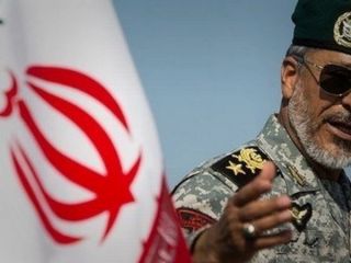 مانور دریایی ارتش ایران نزدیک تنگه هرمز همزمان با افزایش تنش با آمریکا