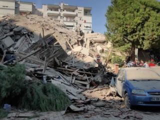 ویدیوهایی از زلزله  و سونامی در ازمیر ترکیه