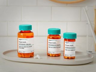 خیز بلند «آمازون» برای رقابت در یک بازار دیگر؛ فعالیت داروخانه اینترنتی این غول تجارت آنلاین آغاز شد