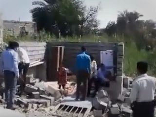 خودسوزی زن سرپرست خانوار در بندرعباس پس از خراب کردن آلونکش توسط شهرداری+ ویدیو