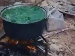 نان و یونجه پخته شده : غذای خانواده های فقیر این روستای ایرانی