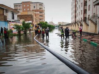 جاری شدن سیل در پنج استان  ایران /دست‌کم دو زن در سیلاب بوشهر غرق شدند