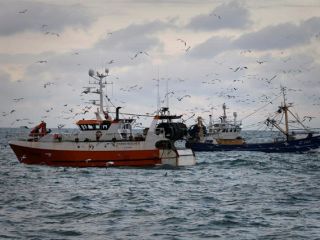 برگزیت؛ بریتانیا در پی حفاظت از مناطق ماهیگیری خود با کشتی‌های مجهز به مسلسل است