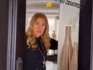 در میزنه و از صاحب خونه‌های خفن میپرسه شغلشون چیه؟! فقط آخریه