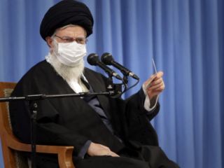 خامنه ای : اگر بتوان تحریم را رفع کرد، حتی یک ساعت هم نباید تأخیر کنیم