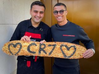 هیجان رونالدو از نان بربری ویژه ای که سرآشپز مشهور ترکیه ای برای او پخت