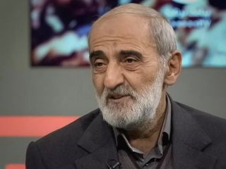 مدیر مسئول روزنامه وابسته به رهبر ایران: حکم اصلی موسوی و کروبی «اعدام» است