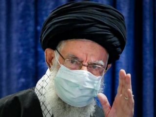 خامنه‌ای: ورود واکسن آمریکایی و انگلیسی کرونا ممنوع است