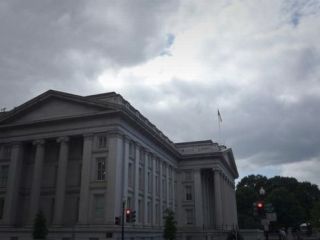 آمریکا رؤسای «ستاد اجرایی فرمان امام» و «آستان قدس رضوی» را تحریم کرد