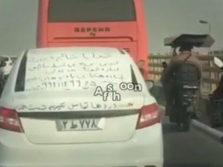 نوشته عجیب پشت یک ماشین : آماده همکاری با دزدهای محترم هستم!