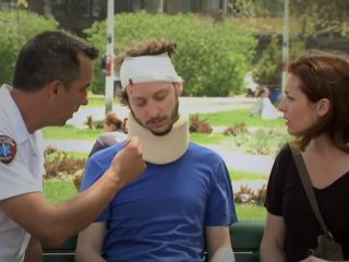 سیلی جانانه به بیمار ضربه مغزی!