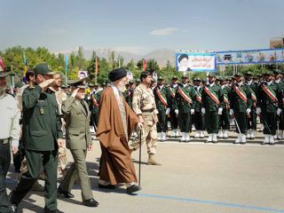 علی خامنه ای و سپاه پاسداران چه آشی برای دولت حسن روحانی پخته اند؟