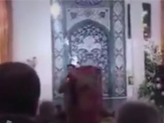 سخنان شجاعانه در مراسم ختم جوانی که در شازند اراک خودکشی کرد: اولویت برای شما مردم است یا ولی فقیه؟