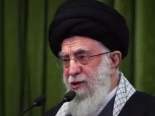 مقایسه اظهارات آیت الله خامنه‌ای درباره حفظ ادب اسلامی و سخنرانی‌های ایراد شده توسط وی