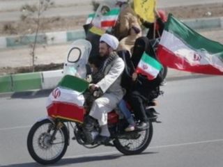 «توهین به روحانی»، حذف خمینی و «خلیفه‌کشی» در مراسم ۲۲ بهمن