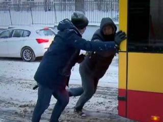 قدردانی شهردار ورشو از مهاجر بلاروس که اتوبوس را نجات داد