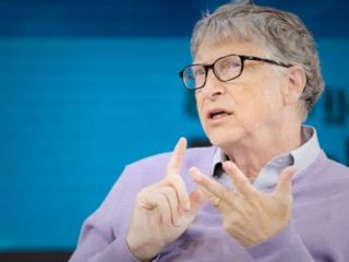 چرا بیل گیتس اندروید را به آیفون ترجیح می‌دهد؟