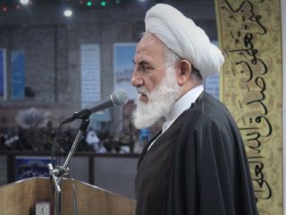 امام جمعه کاشان: در دستگاه‌های اجرایی مرد و زن به صورت مختلط کار می‌کنند؛ باید جدا شوند، وگرنه دولت اسلامی نیستیم