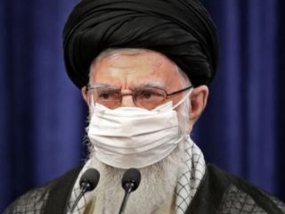 وزیر بهداشت می‌گوید خامنه‌ای واکسن ایرانی کرونا می‌زند