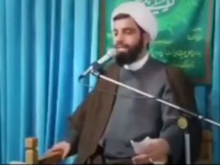 آخوند: پدر و مادر هنگام پوشک یا شستشوی کودکشان خیلی بهش دست نزنند چون باعث تحریک کودک می‌شود