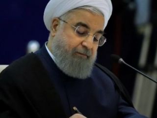 روحانی: در زمان نارضایتی ملت از حکومت، ارتش باید یکی را برگزیند