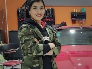 دختری که در گاراژی در تهران استاد دیتیلینگ و پولیش خودرو است