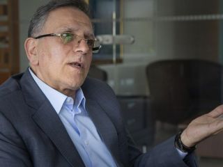 اتهام رئیس سابق بانک مرکزی ایران : ضایع کردن ۶۰ تُن ذخیره طلا و  ۳۰ میلیارد دلار