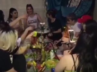 محفل عرق خوری دخترانه ، به سلامتی