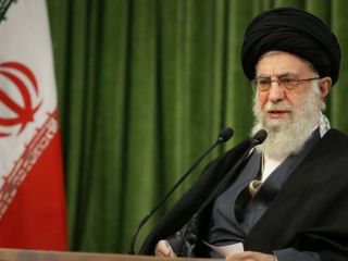 خامنه ای کشورهای عربی پیشقدم در عادی سازی روابط با اسرائیل را کشورهای  «ضعیف و حقیر» نامید