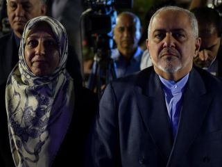 عکس‌العمل وزارت خارجه به خبر ممنوع‌الخروجی همسر ظریف