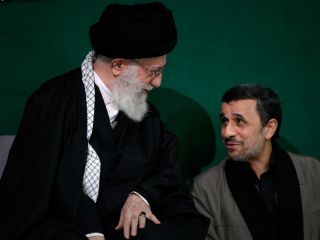 مخالفت احمدی‌نژاد با رسم اجازه گرفتن از خامنه‌ای برای شرکت در انتخابات