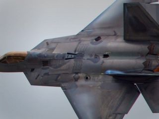 برخورد جنگنده آمریکایی و فانتوم ایرانی : برگرد برو خونه!