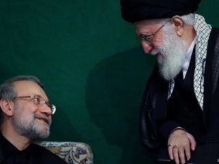 خامنه‌ای لاریجانی‌ها را به سر سفره انقلاب برگرداند!