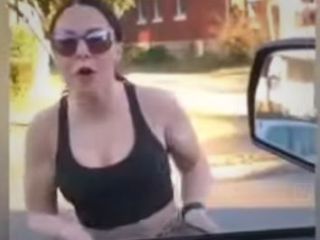 راننده خانم عصبانی و طلبکار