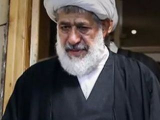 آیت‌الله امجد: امروز با علماست یا عمامه از سر بردارند یا در مقابل ظلم و ستم خامنه‌ای بایستند