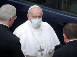 پاپ در ارتباط با گور جمعی دانش‌آموزان بومی کانادا عذرخواهی نکرد