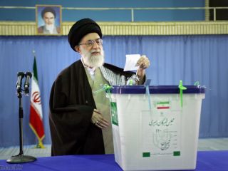 «نبرد خامنه ای» در ایران :«در دروغ بزرگ همواره نیرویی برای باور کردن وجود دارد»