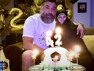 از هوش رفتن ننه علی بر سر مزار در جشن تولد علی انصاریان + ویدیو - عکس