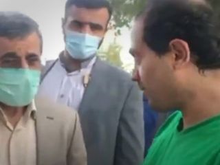 آب روی آتش؛ صحبت درگوشی احمدی‌نژاد با جوان معترض در قبرستان