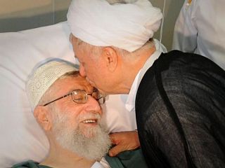 پنهان کردن بیماری قلبی علی خامنه ای از دنیا و بسیاری از مقامات بالای ایران به مدت ۲۳ سال